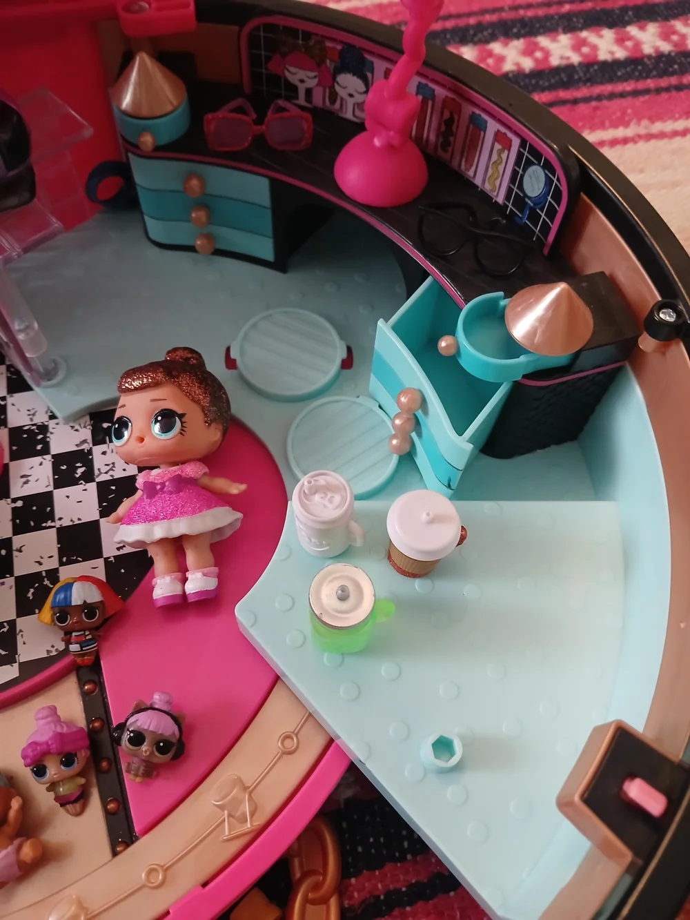 L.O.L.‎ Surprise! Pink Playset Carry Case with Dolls